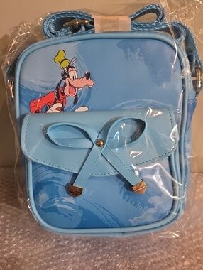 WondaPop Disney Goofy Luxe 8-Inch Crossbody Bag